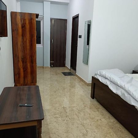 Shivalik Residency - Hotel & Banquet Hall バラバンキ エクステリア 写真