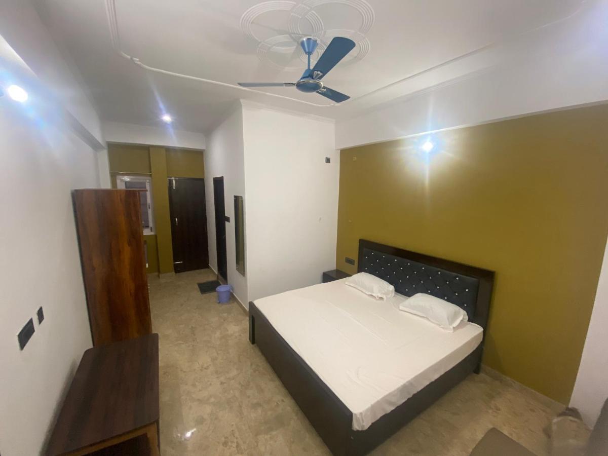 Shivalik Residency - Hotel & Banquet Hall バラバンキ エクステリア 写真