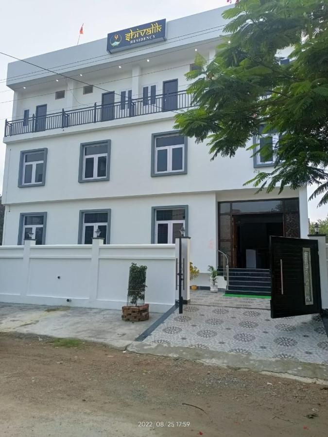 Shivalik Residency - Hotel & Banquet Hall バラバンキ エクステリア 写真