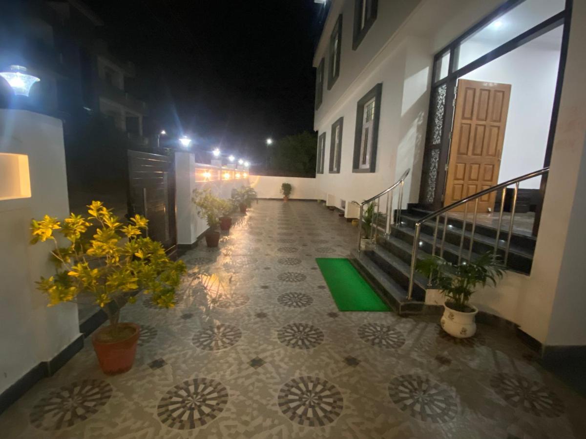 Shivalik Residency - Hotel & Banquet Hall バラバンキ エクステリア 写真