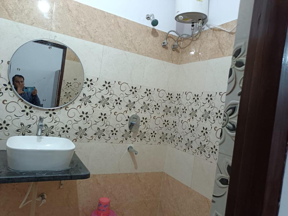 Shivalik Residency - Hotel & Banquet Hall バラバンキ エクステリア 写真