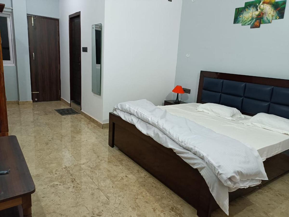 Shivalik Residency - Hotel & Banquet Hall バラバンキ エクステリア 写真