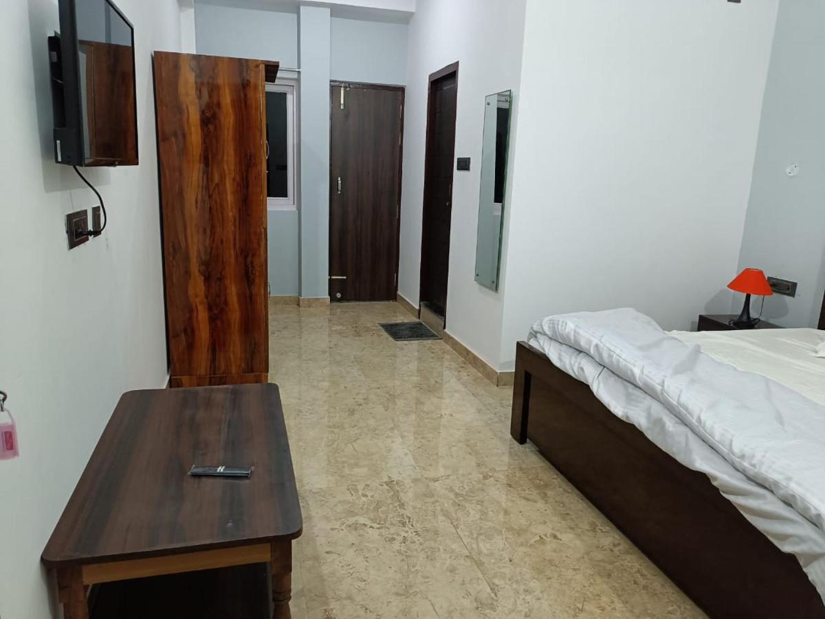 Shivalik Residency - Hotel & Banquet Hall バラバンキ エクステリア 写真