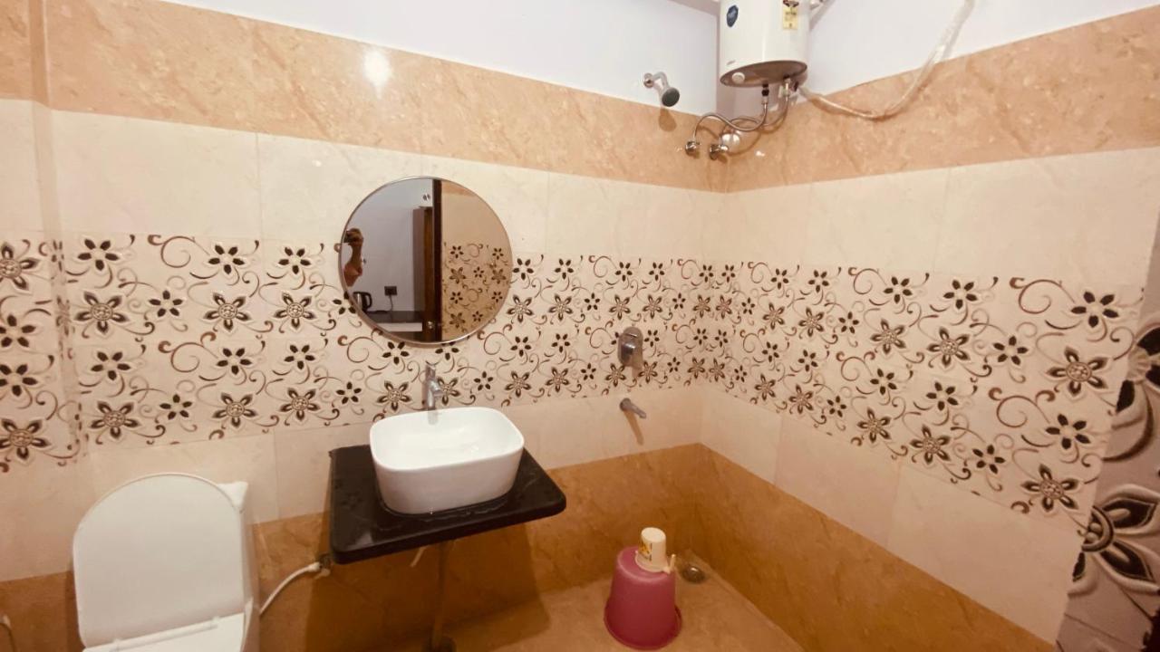 Shivalik Residency - Hotel & Banquet Hall バラバンキ エクステリア 写真